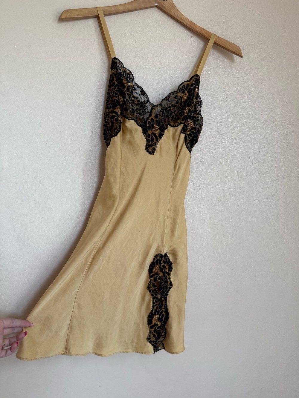 100% Silk Gold Tag Vintage Victoria’s Secret Gold Slip Black Lace - Picture 1 of 7